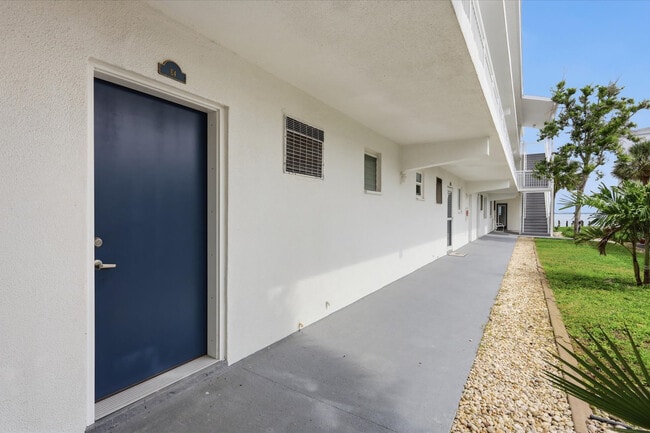 Building Photo - 769 John Ringling Blvd