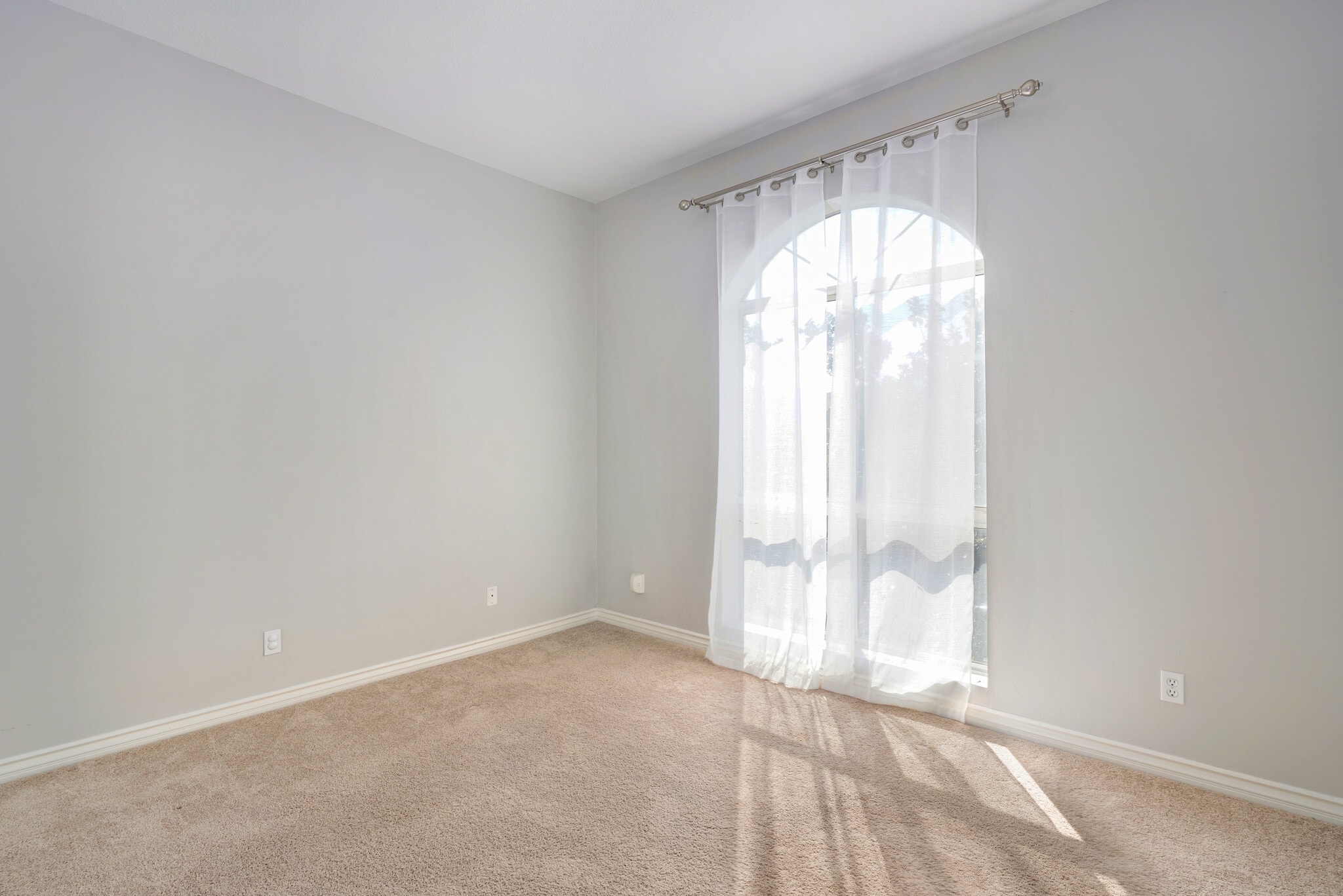 Building Photo - 1820 S Beverly Glen Blvd