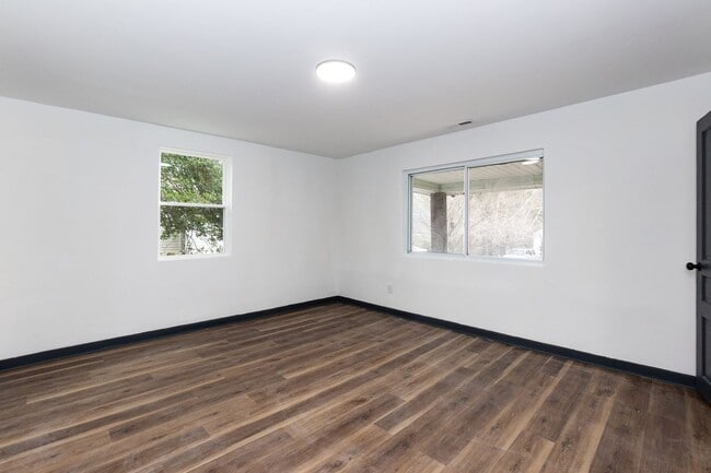 Building Photo - Spacious Three Bedroom Remodeled Home!