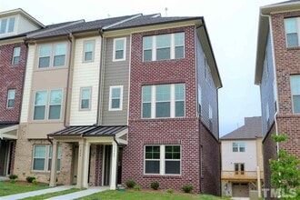 Building Photo - 1440 Providence Green Ln