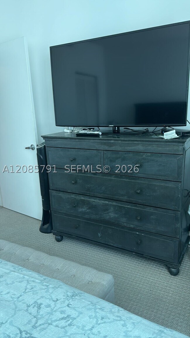 Building Photo - 950 Brickell Bay Dr