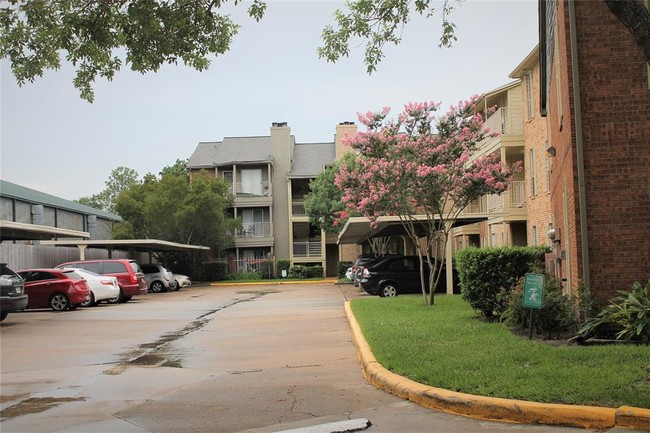 Building Photo - 11201 Lynbrook Dr