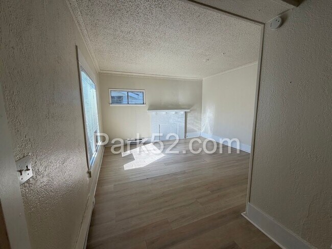 Building Photo - $500 Off 1st Full Month! Tacoma Area 3 Bedroom 1 Bathroom Duplex