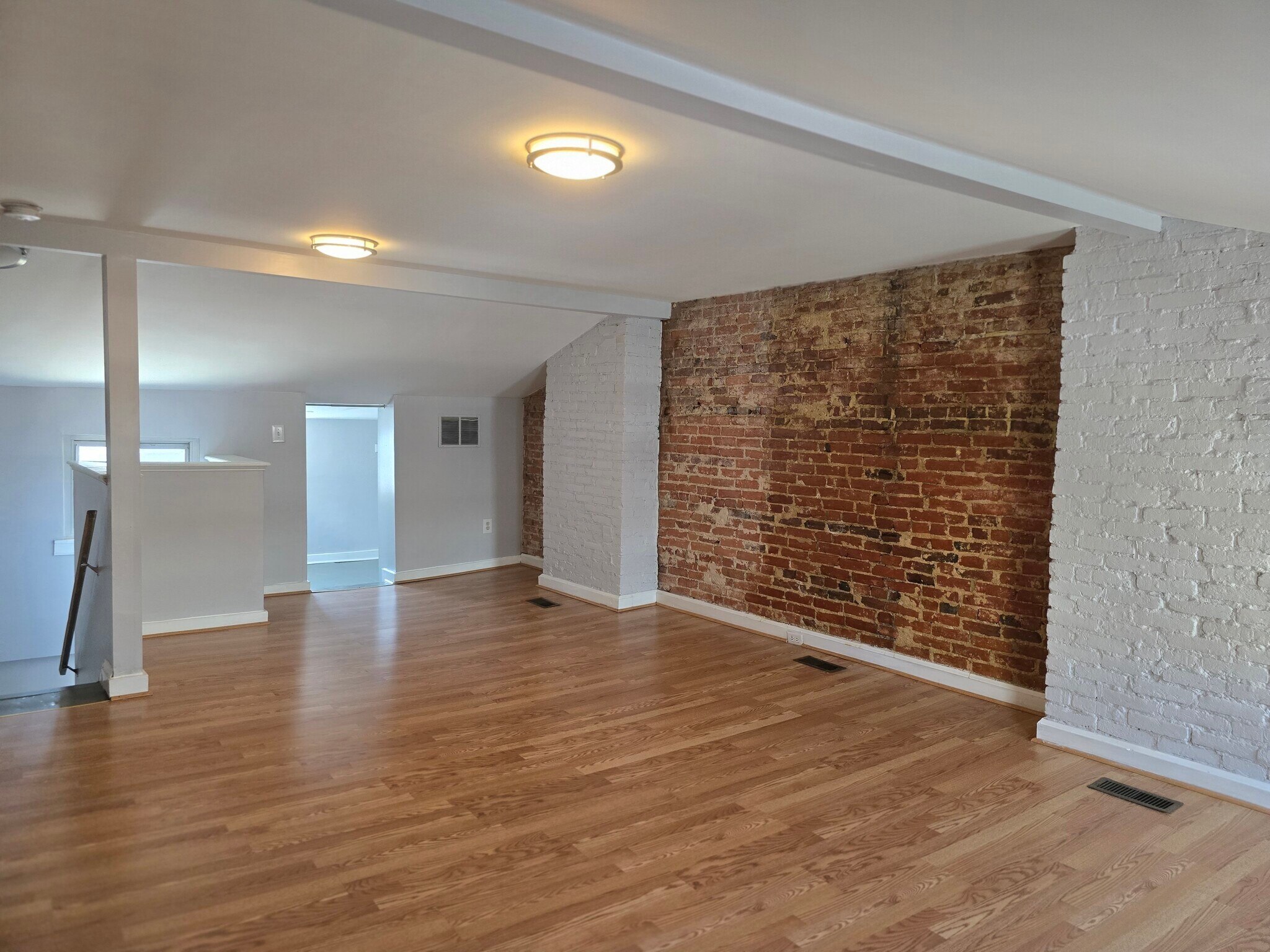 Building Photo - 1019 S Charles St