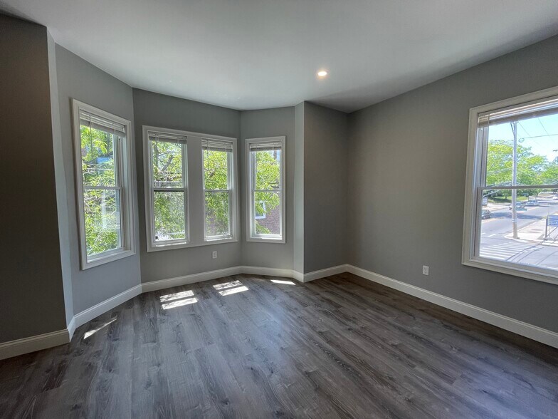 Building Photo - 120 Pitman St