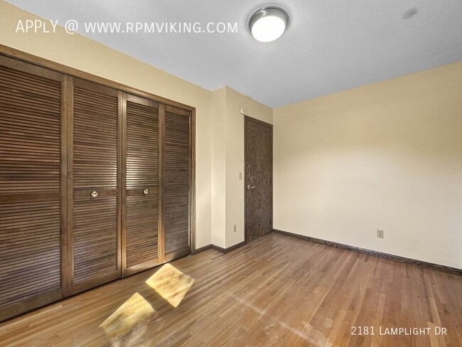 Building Photo - 4br 3ba 2cg ~ Security Deposit Free Altern...