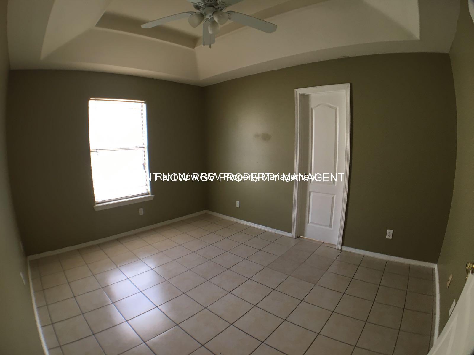 Building Photo - 1304 W Fig Ave