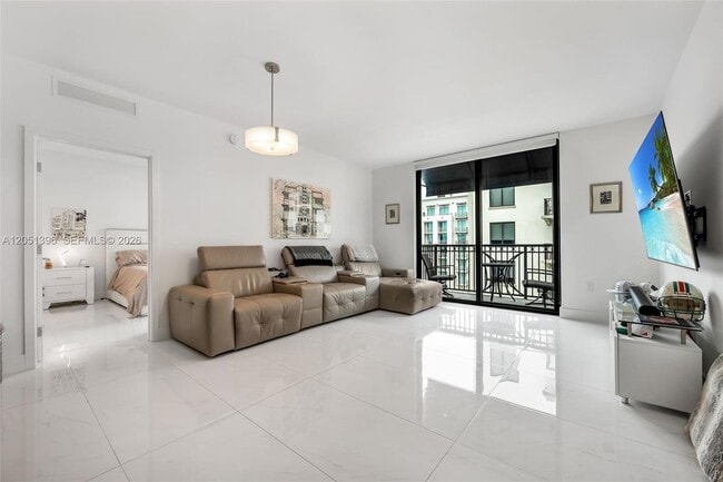 Building Photo - 301 Altara Ave