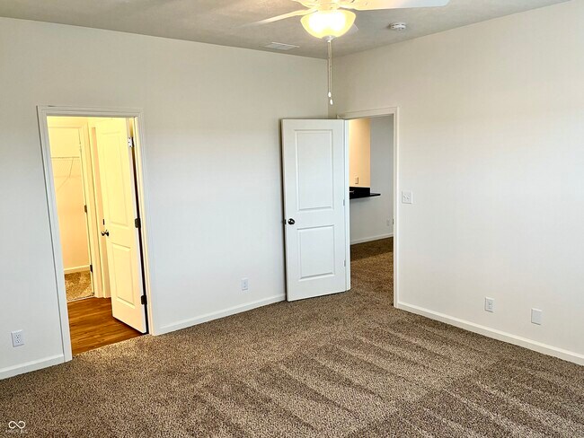 Building Photo - 6250 Shale Crescent Dr