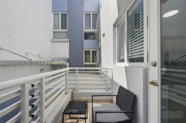 Building Photo - 832 N Victoria Park Rd