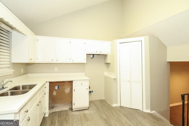 Building Photo - 6745 Buckhurst Trail