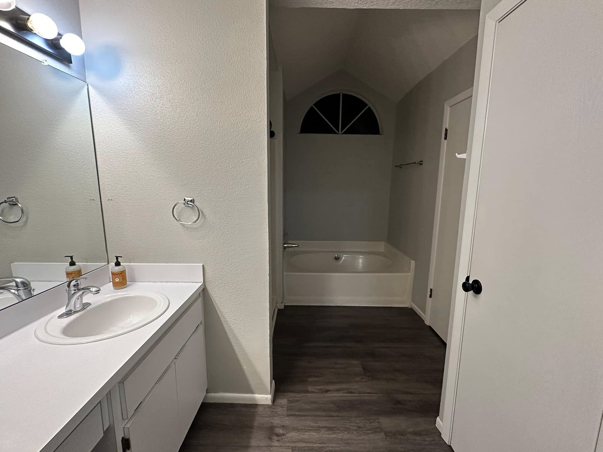 Main Bathroom - 7393 Landmark Dr