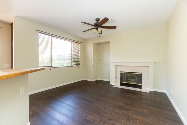 Building Photo - Beautiful home in Sunset Glen with 4 bedrooms 2.5 bath, 1726 Sq Ft available NOW