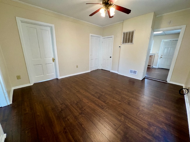 Building Photo - 1813 E Elm St