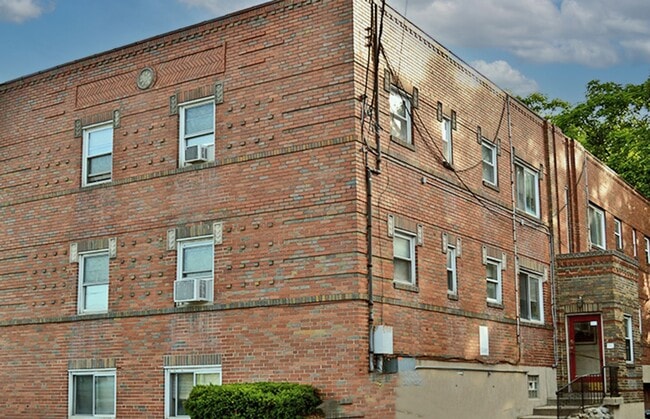Building Photo - 950 Ludlow Ave
