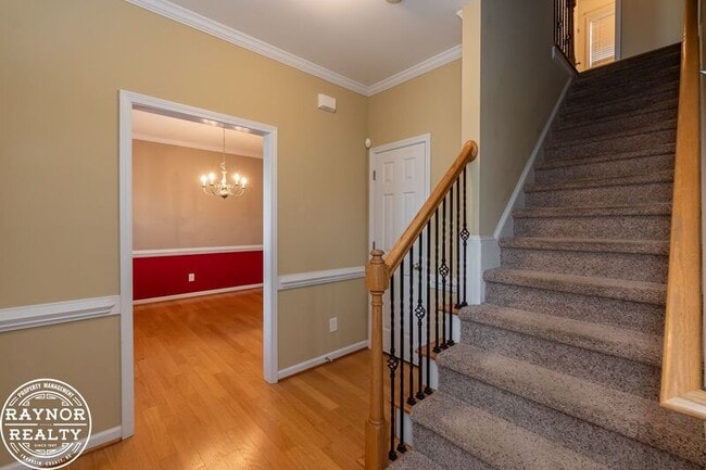 Building Photo - 335 Moonlight Dr