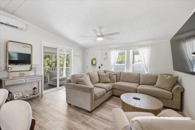 Building Photo - 851 Arapaho