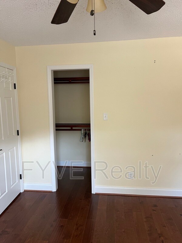 Building Photo - 7914 Gleason Dr