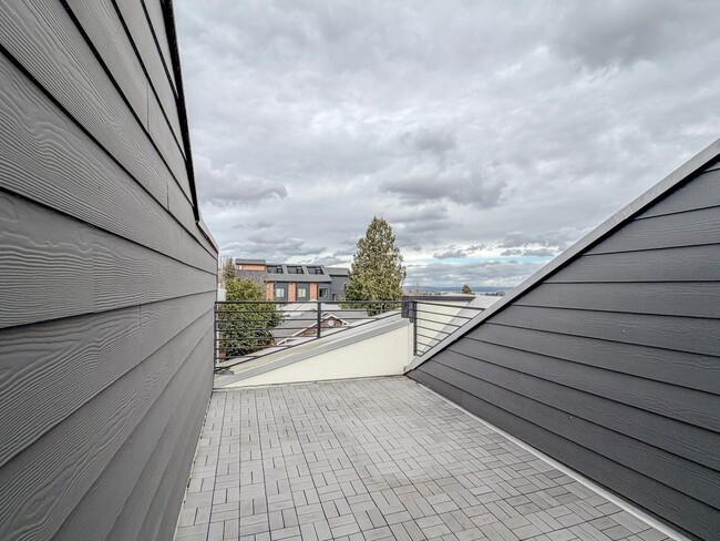 Building Photo - Newer Construction 2bd/2bth Madison Valley Townhome, $3,400/mo.