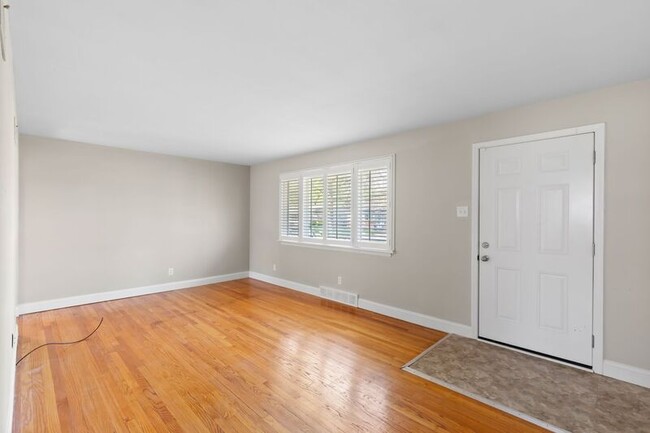 Building Photo - 840 Daniel Boone Dr