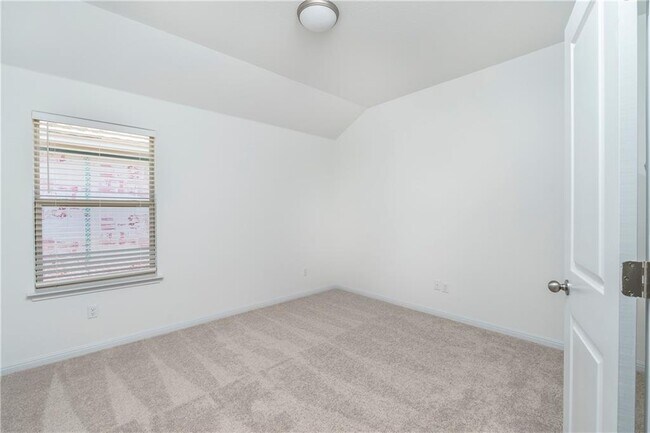 Building Photo - 236 Tanda Ln