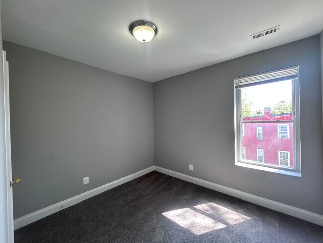 Building Photo - 305 N Calhoun St