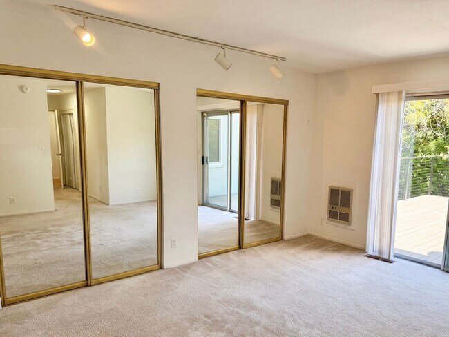 Building Photo - Charming single level home in Parkmead neighborhood