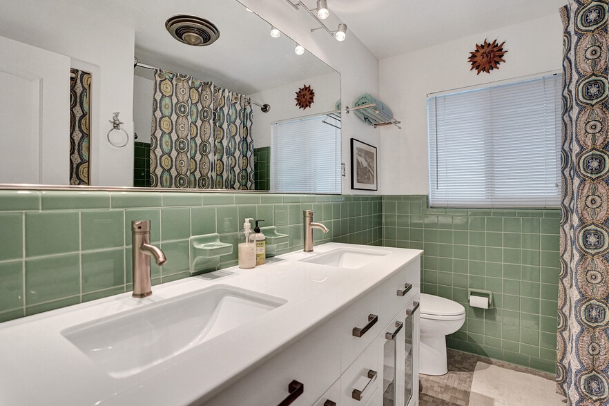 2nd Bathroom - 602 NE 37th St