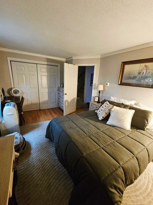 Building Photo - Spacious Portland 3BD/1.5BA Townhouse w/Deck