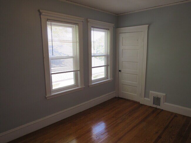 Building Photo - 36 Standish St