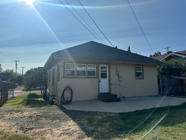 Building Photo - 155 3rd St