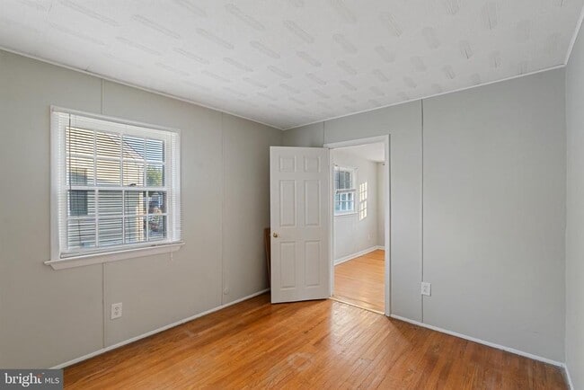 Building Photo - 1206 Sylvan Dr