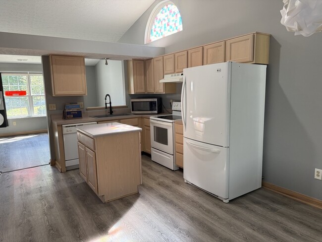 Building Photo - 3 Bed, 2 Bath Home in Pickerington Schools!