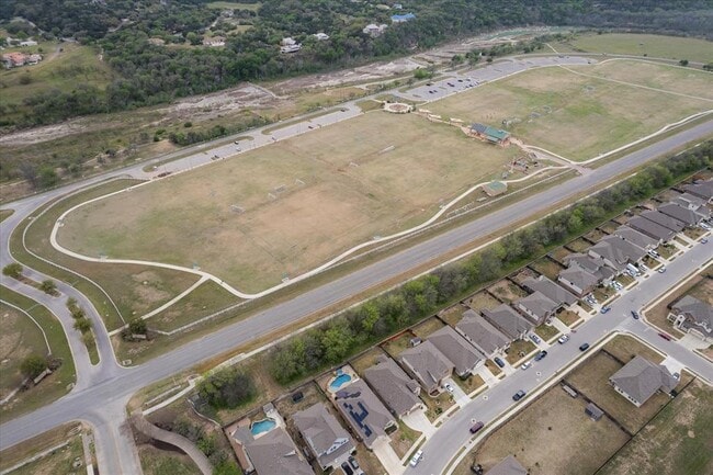 Building Photo - 916 Easton Dr