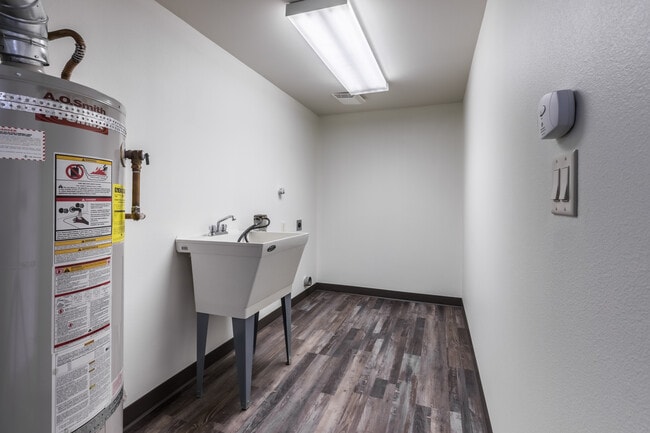 Building Photo - 260 N 16th St