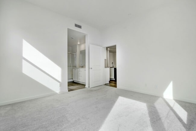 Building Photo - Brand New Construction! Modern 2 Bed, 2 Ba...