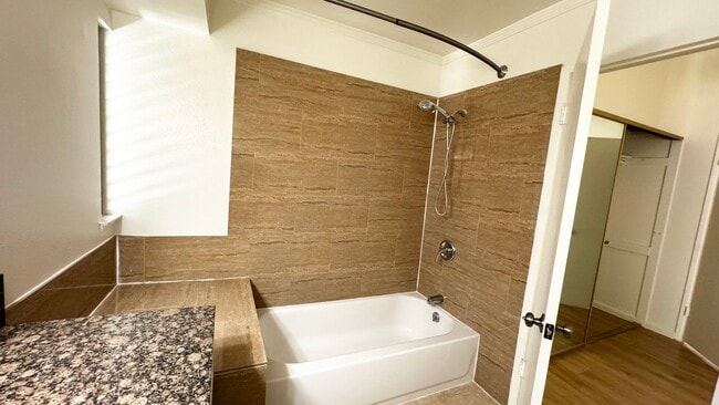 Building Photo - Spacious Home overlooking Daimond Bar hills