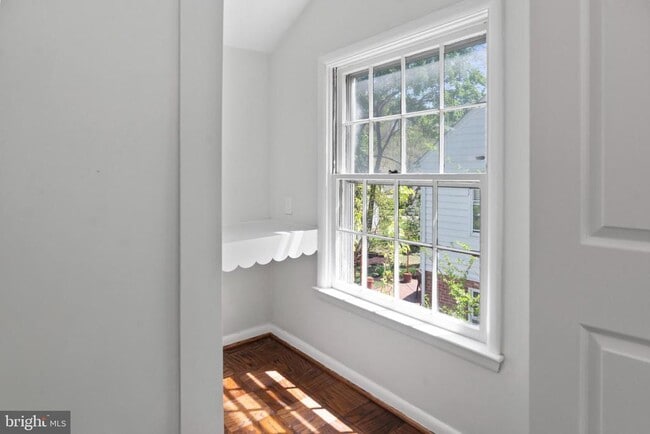 Building Photo - 2305 Pickwick Rd