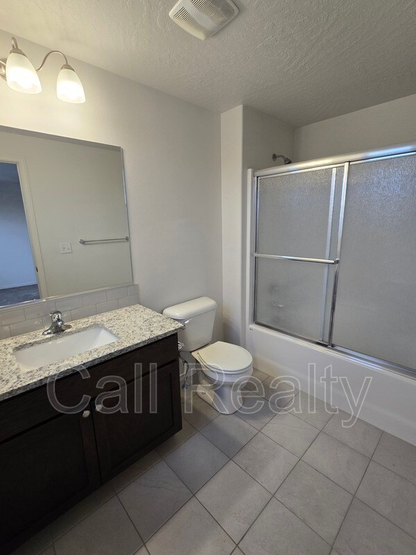 Building Photo - 5609 N Calvin Rd