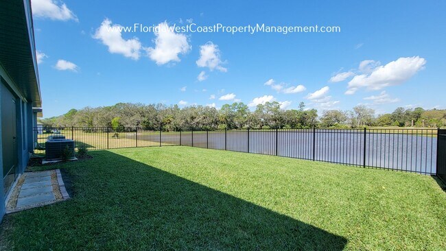 Building Photo - IMPRESSIVE  4 BED/3 BATH HOME WITH LARGE F...