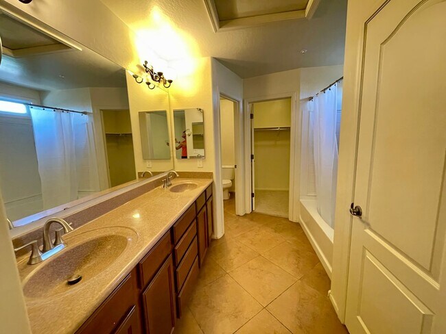 Building Photo - Prime Gilbert 3 Bedroom/2.5 bath 1st floor bonus room, 3 community pool's