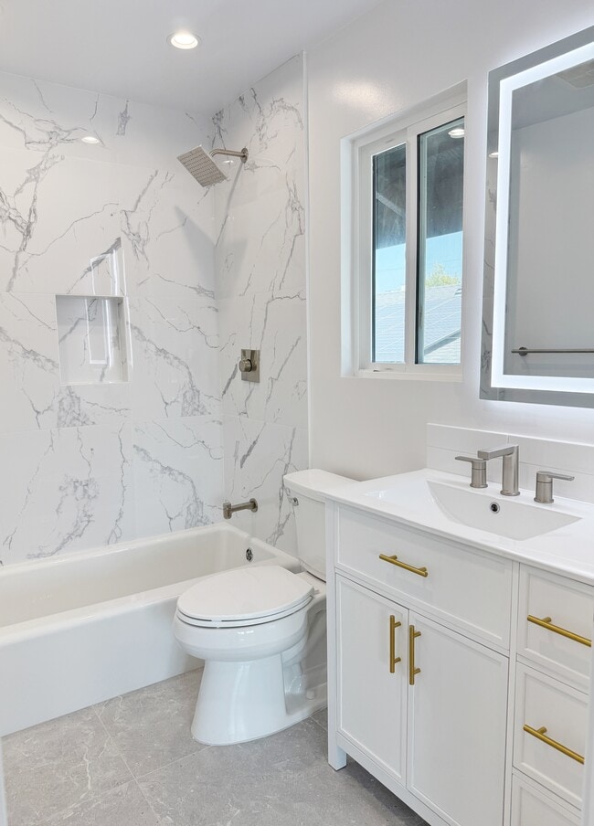 Building Photo - 129 N Vendome St