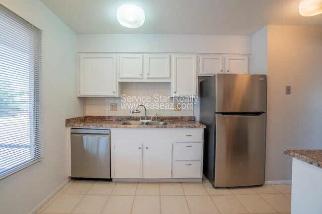 Building Photo - 17230 N Palo Verde Dr
