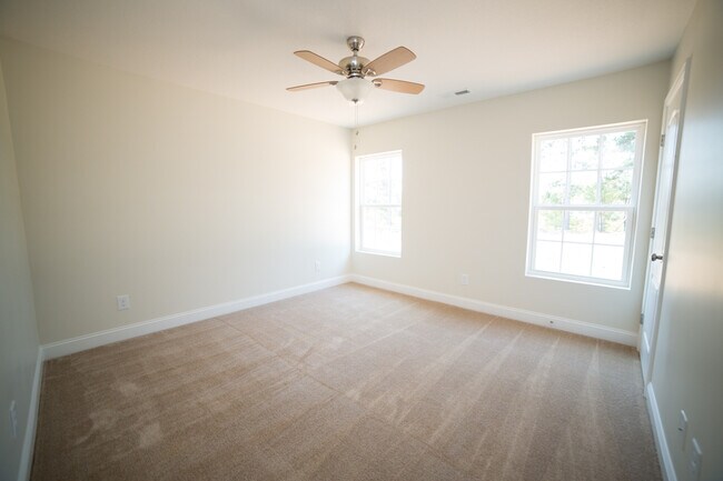 Building Photo - 10 Chaney Lane