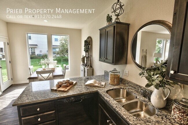 Building Photo - Reserve Townhome - Available NOW
