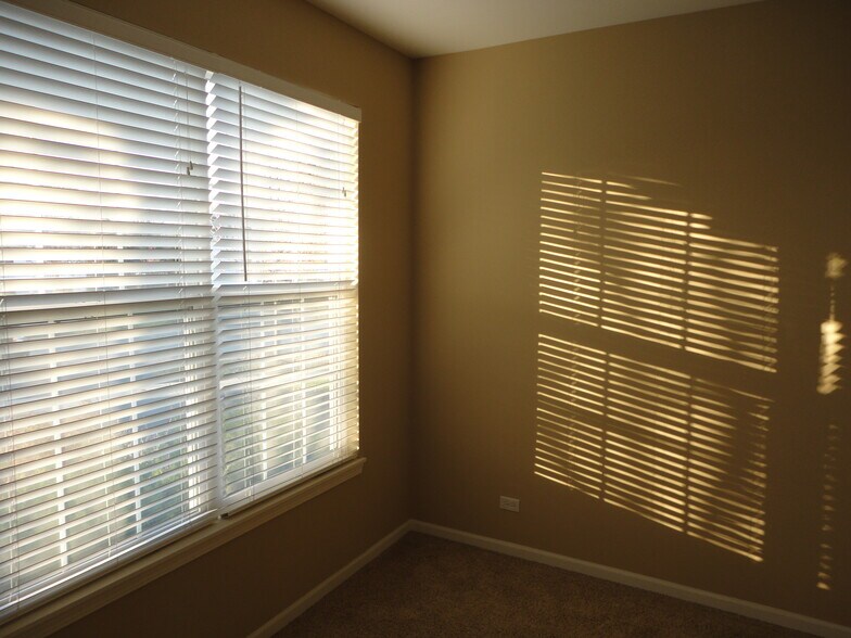 Building Photo - 1825 Bluestem Cir