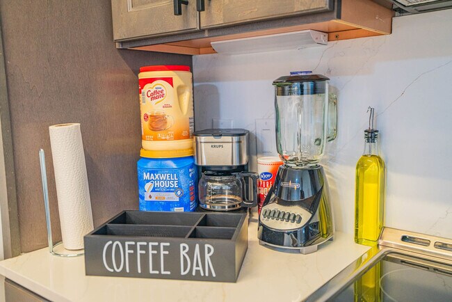 Building Photo - 6610 N 93rd Ave