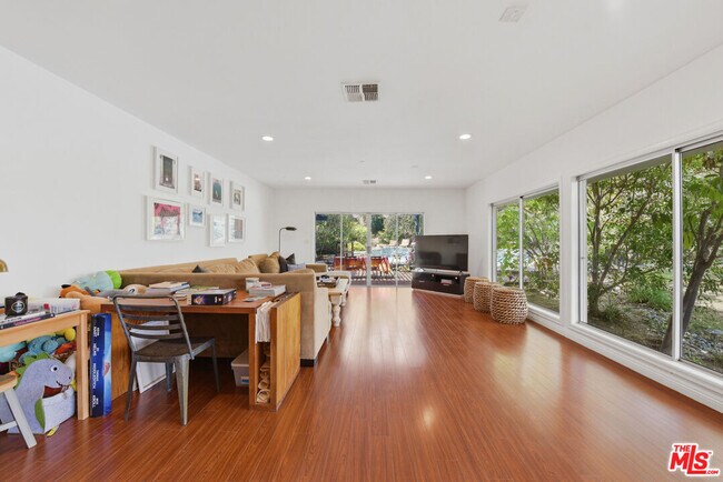 Building Photo - 4401 Nogales Dr