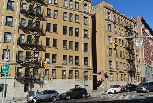 Building Photo - 867 W 181st St
