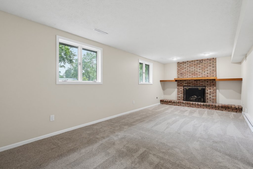 Building Photo - 5460 Echodell Ave NW